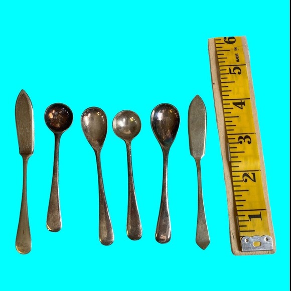 Children’s Antique Silverware Silver Plate 6 Pcs 4 Spoons 2 Butter Knives - Picture 2 of 8